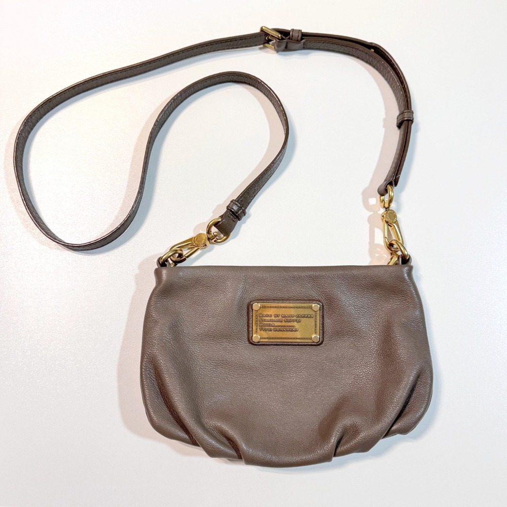 Marc By Marc Jacobs Q Percy Crossbody Bag Taupe Brown Leather Workwear Plaque